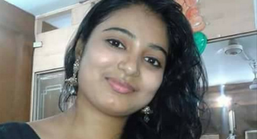 আপনি কি আপনার স্ত্রীর গোপনাঙ্গে মুখ দেন, স্ত্রীর গোপনাঙ্গে মুখ দেওয়া বিষয়ে কিছু তথ্য জেনে নিন (লজ্জা নয় জানতে হবে)