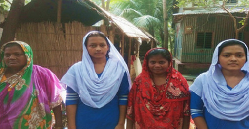 বাবা হারা যমজ বোন অন্যের বাড়িতে থেকে জিপিএ ৫ পেয়েছে!